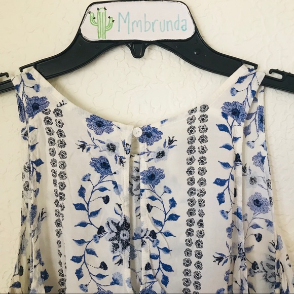 Old Navy Blue Floral Print Tank Top - Picture 5 of 6